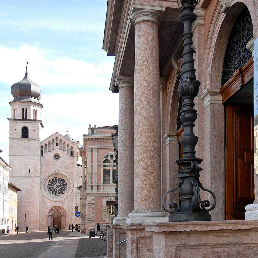 ingresso Sociologia, scorcio di via Verdi con Duomo