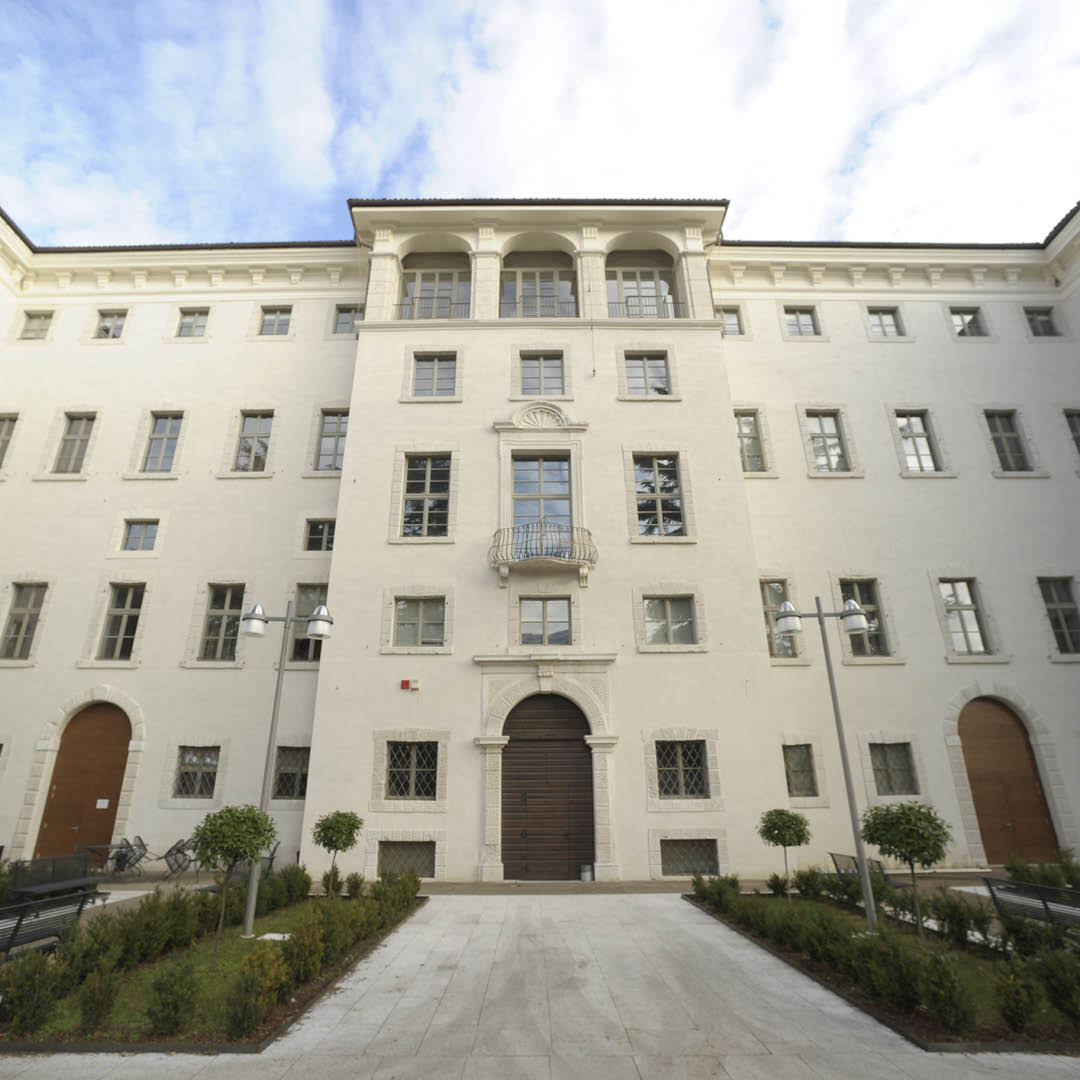 cortile Palazzo dell'Istruzione