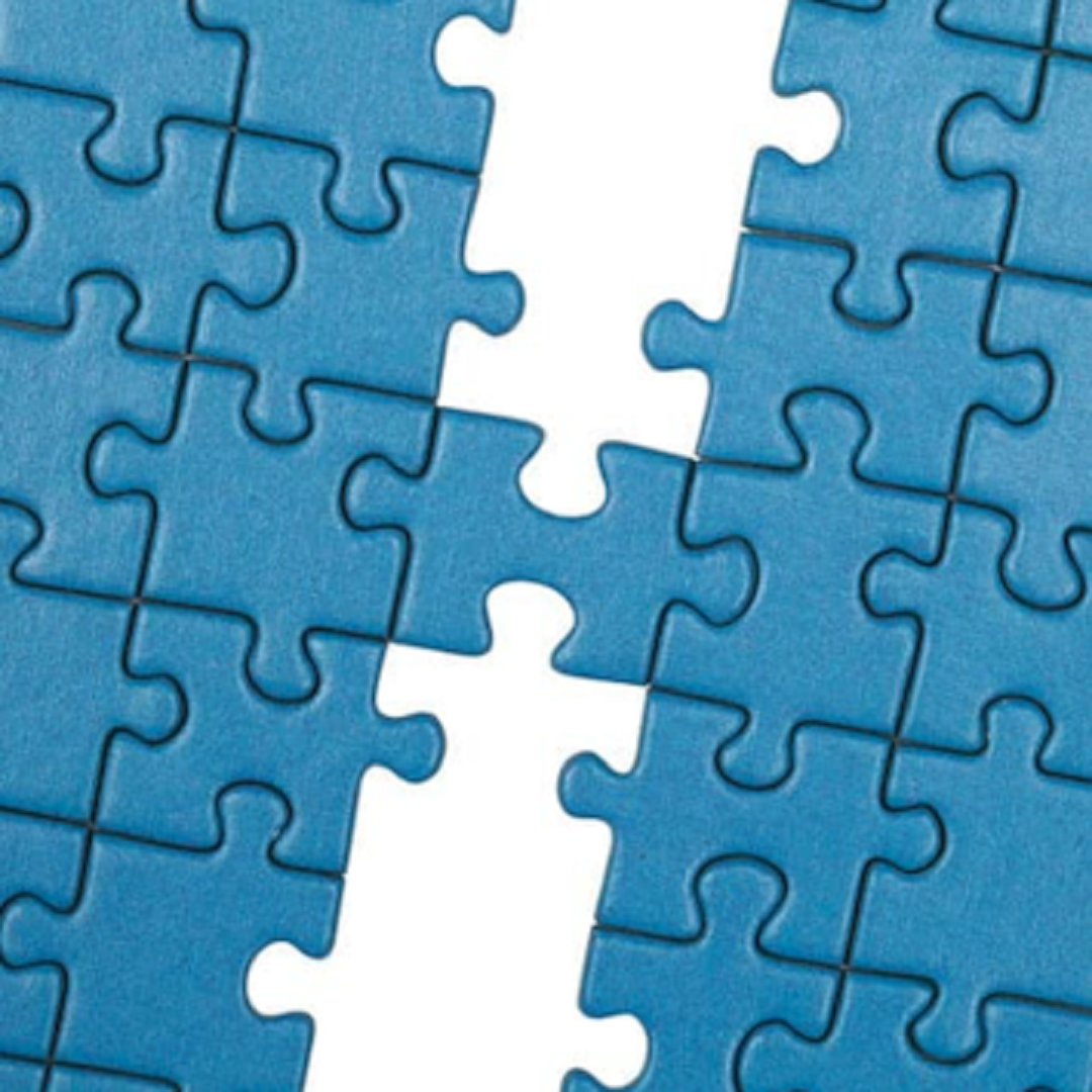 Pezzi di un puzzle azzurro si incastrano