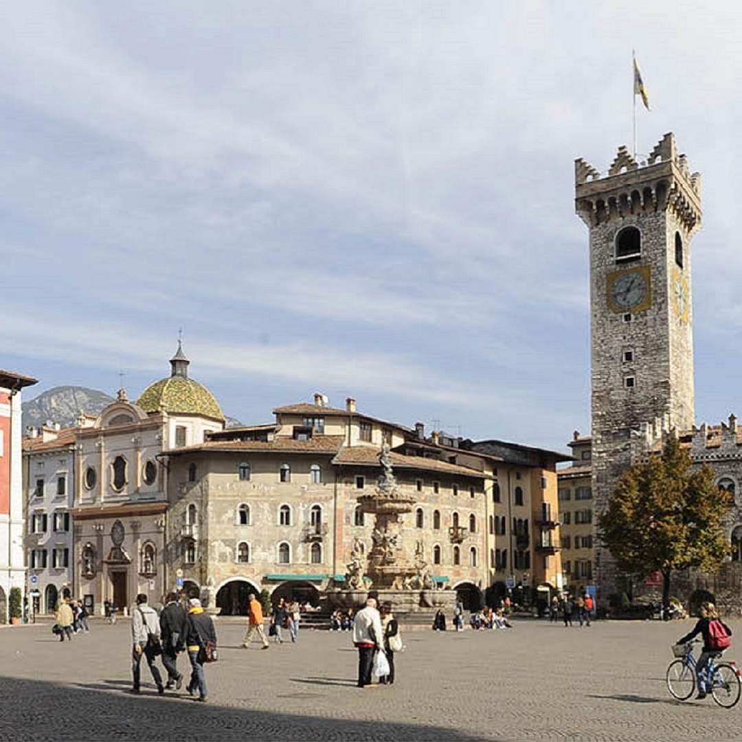 vista di piazza Duomo, Trento