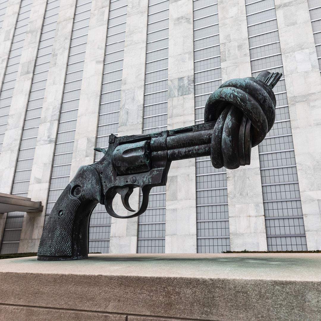Immagine di una pistola con canna annodata