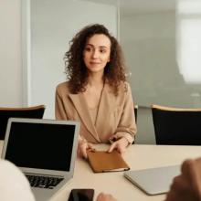 Ragazza che svolge un colloquio di lavoro