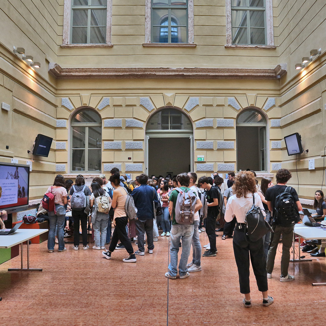 studenti matricole spazi interni Dipartimento di sociologia e ricerca sociale