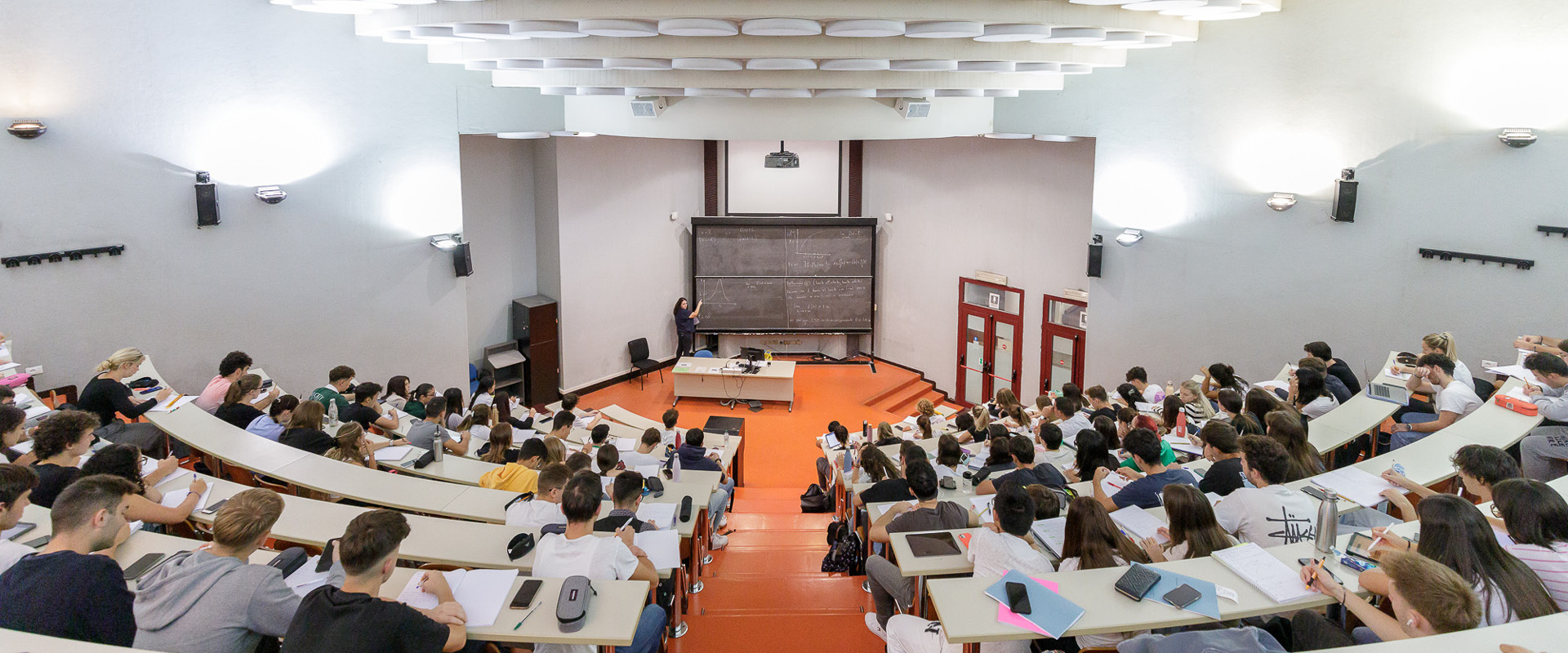 Interno aula con studenti, Dipartimento di Economia e Management