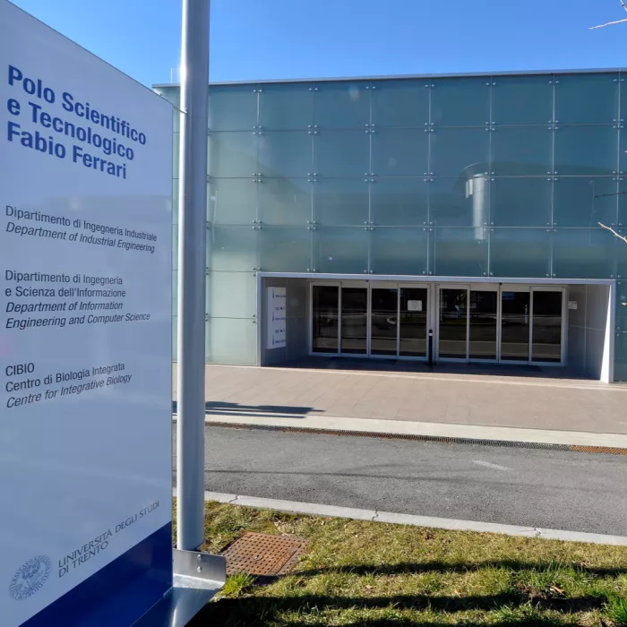 entrata principale polo scientifico Paolo Ferrari entrata principale