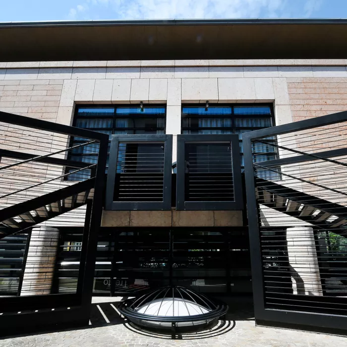 facciata retro edificio Giurisprudenza