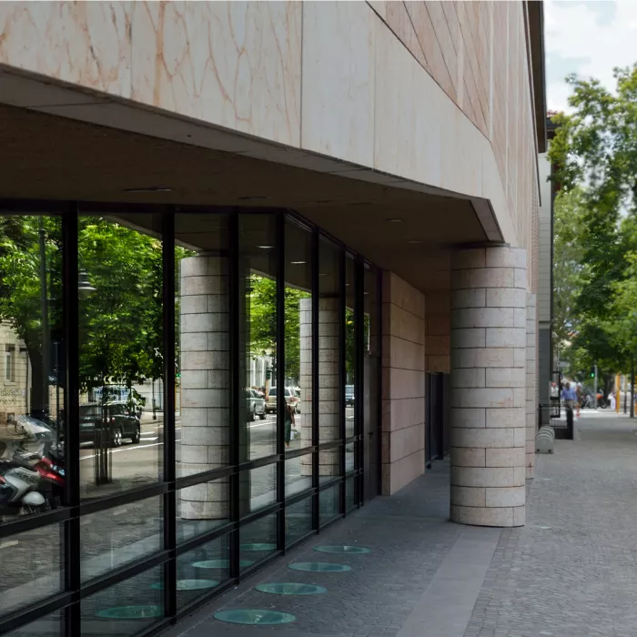 Palazzo di Giurisprudenza, vetrate