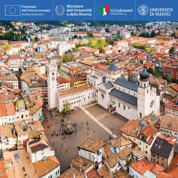 Piazza Duomo di Trento ripresa dall'alto