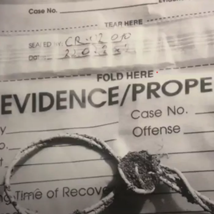 corda su foglio vecchio