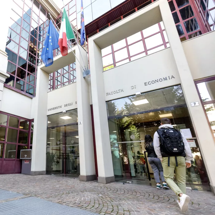 ingresso DEM con studenti