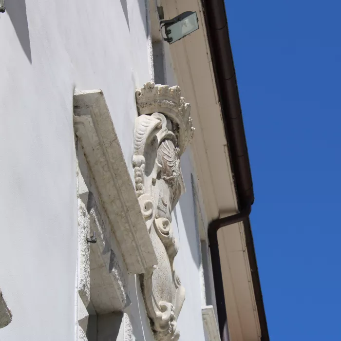 Particolare architettonico del Collegio Clesio 