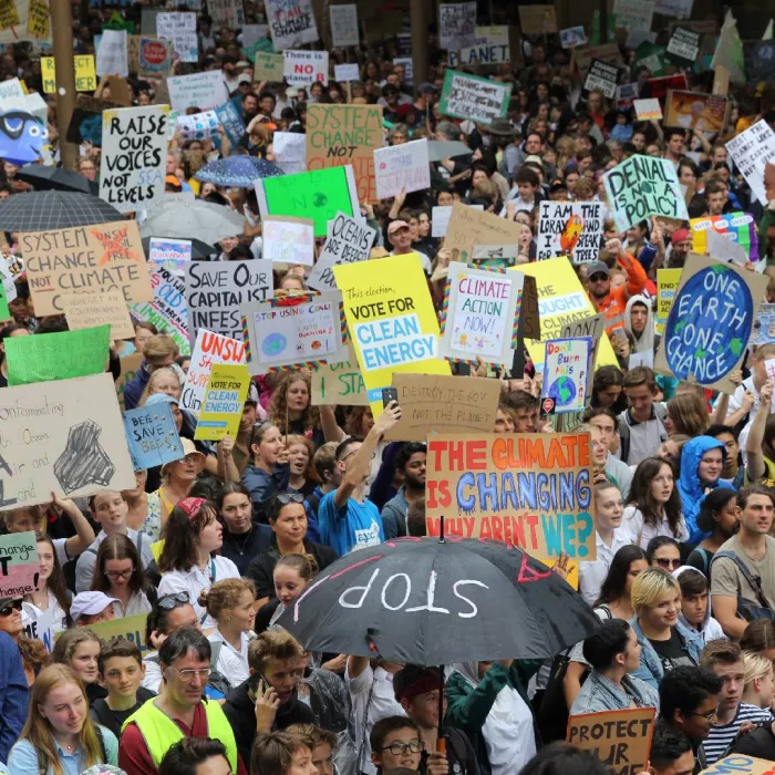 Protesta in piazza per il clima